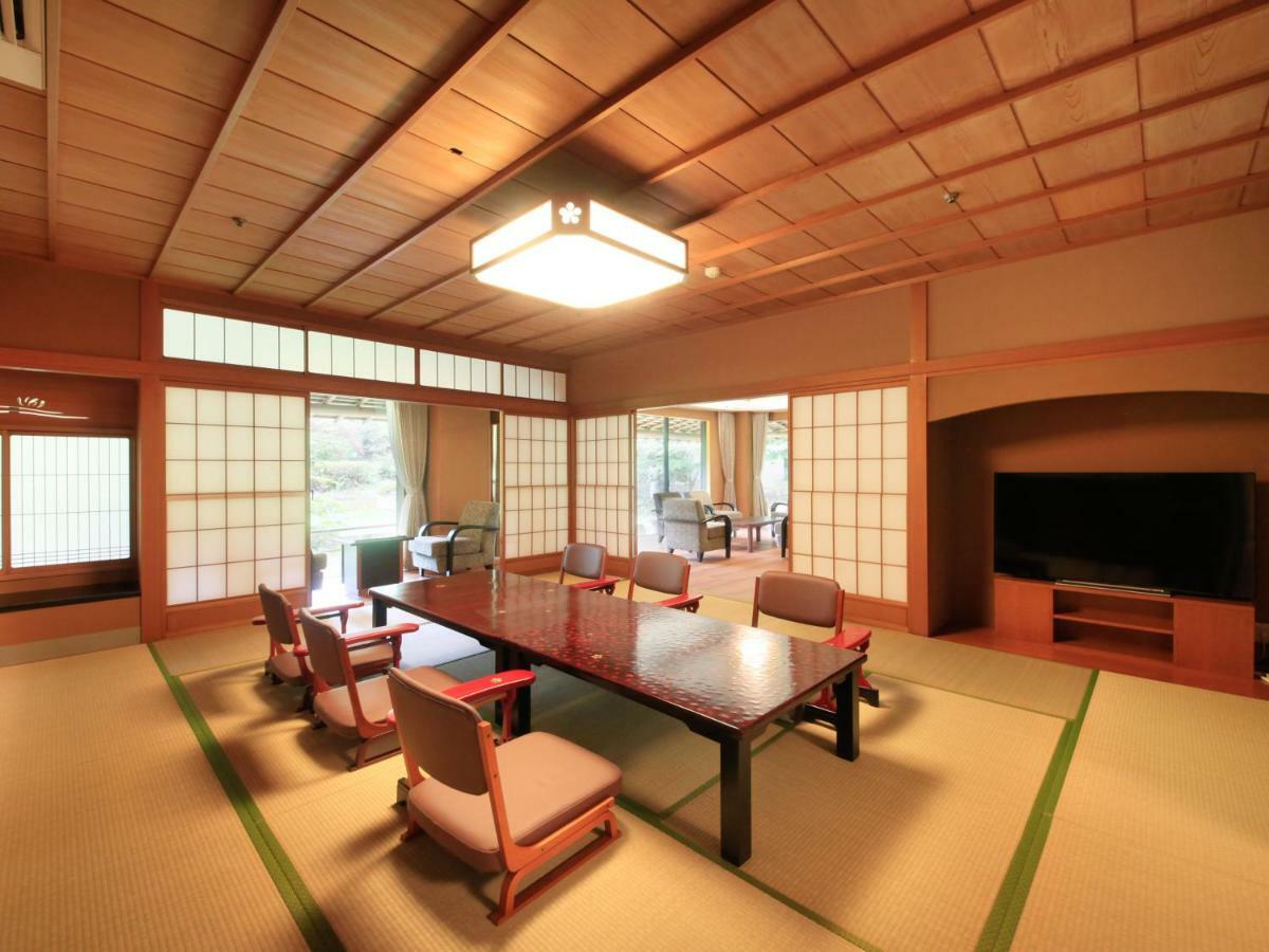 Yamashiro Onsen Miyabi No Yado Kaga Hyakumangoku Hotell Exteriör bild