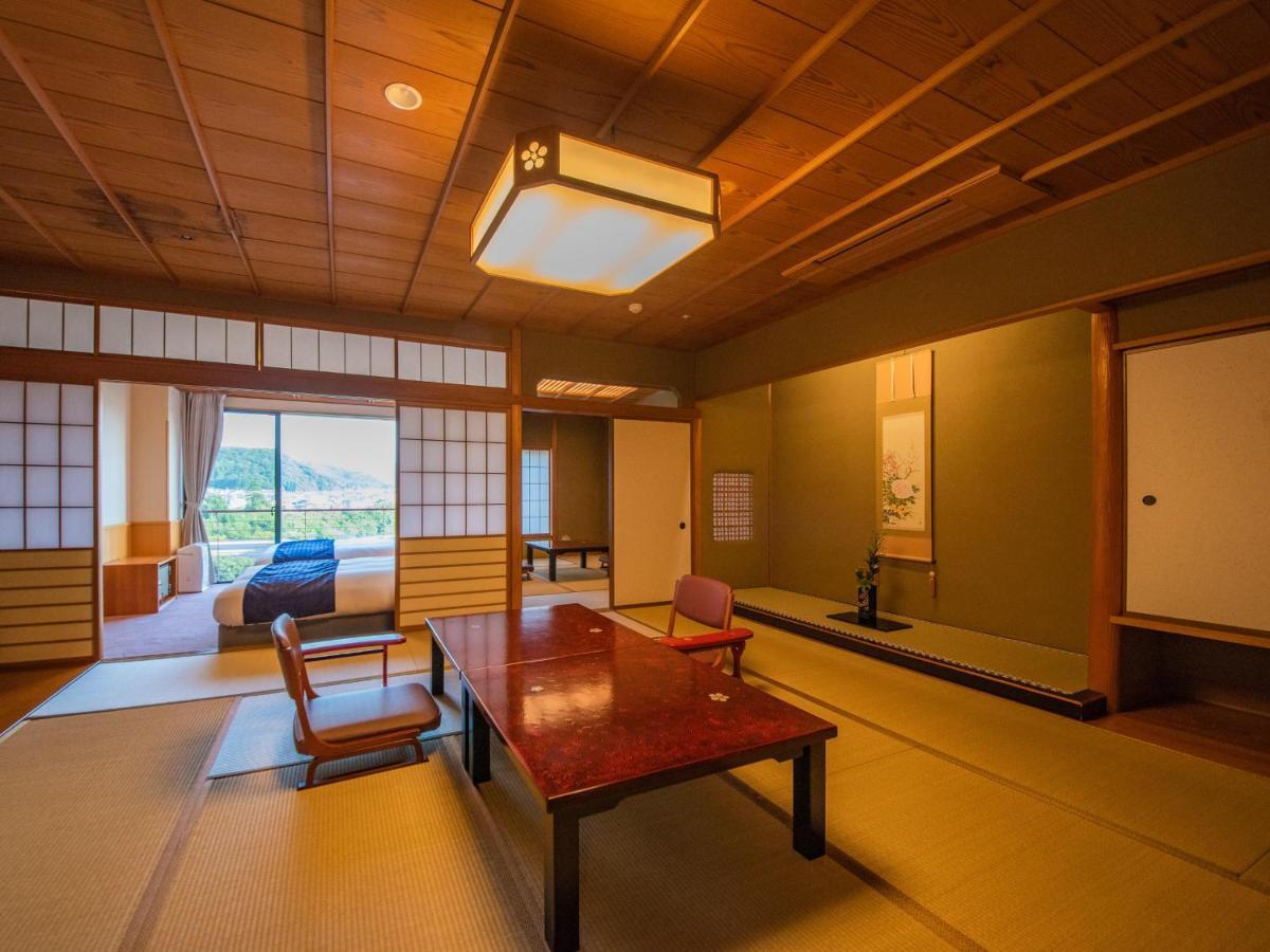Yamashiro Onsen Miyabi No Yado Kaga Hyakumangoku Hotell Exteriör bild